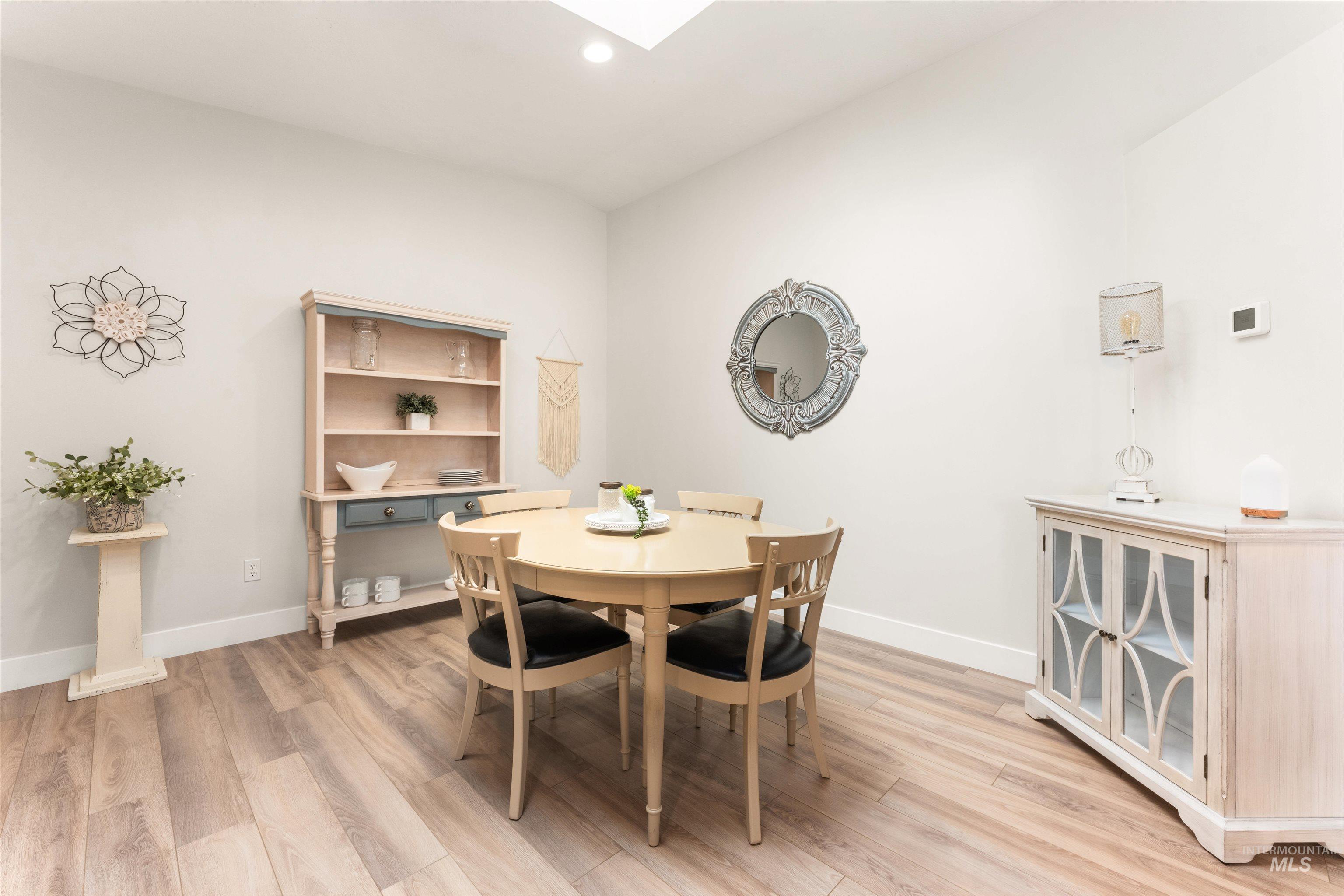 9755 W Woodland Lane, Boise, Idaho 83704, 2 Bedrooms, 2 Bathrooms, Residential For Sale, Price $390,000, 98979270