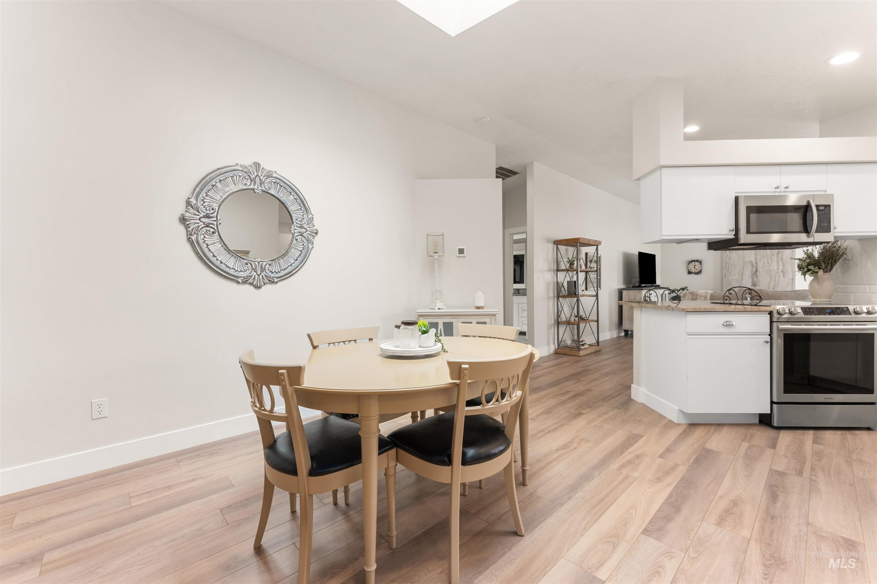 9755 W Woodland Lane, Boise, Idaho 83704, 2 Bedrooms, 2 Bathrooms, Residential For Sale, Price $390,000, 98979270