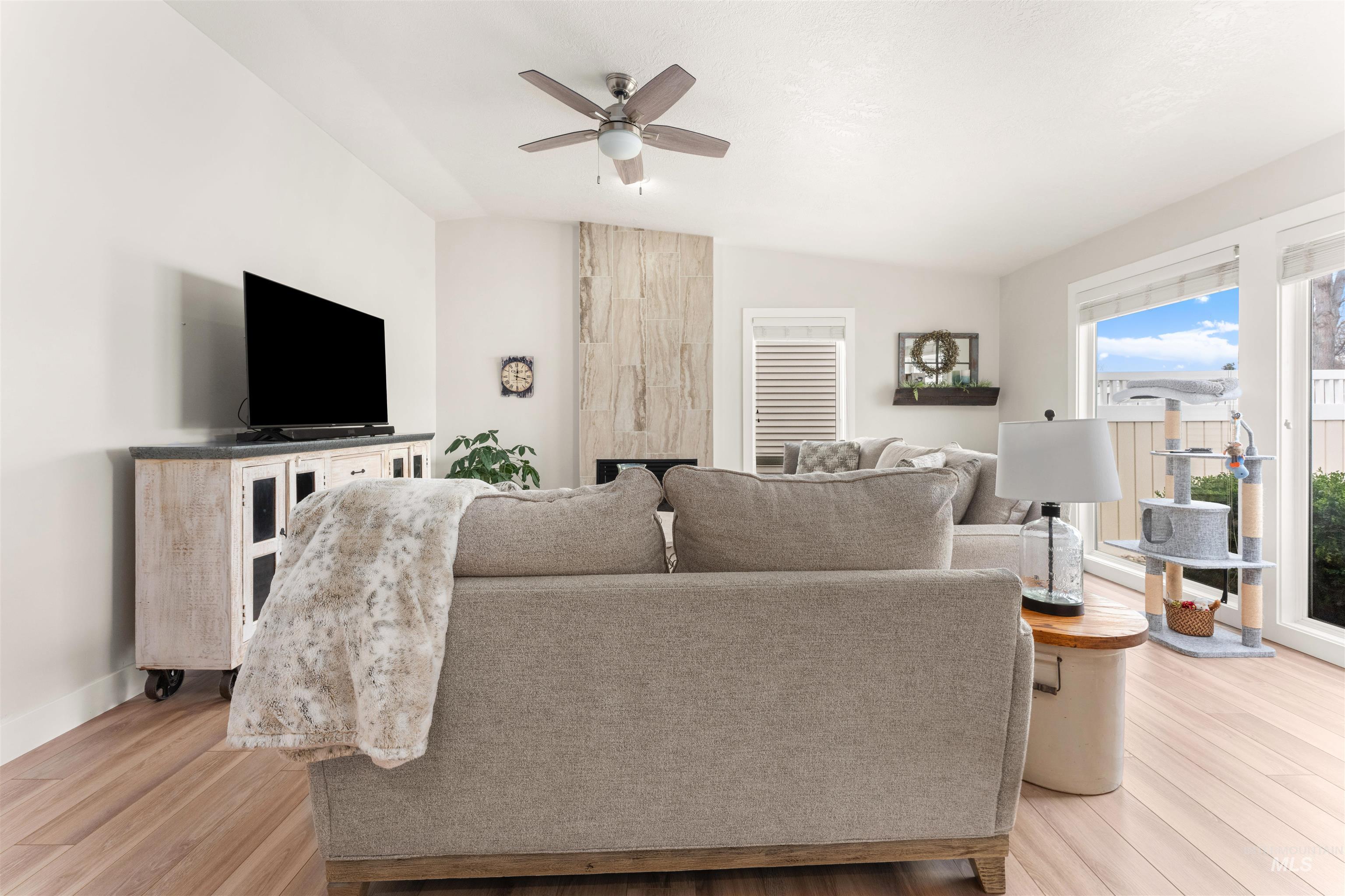 9755 W Woodland Lane, Boise, Idaho 83704, 2 Bedrooms, 2 Bathrooms, Residential For Sale, Price $390,000, 98979270