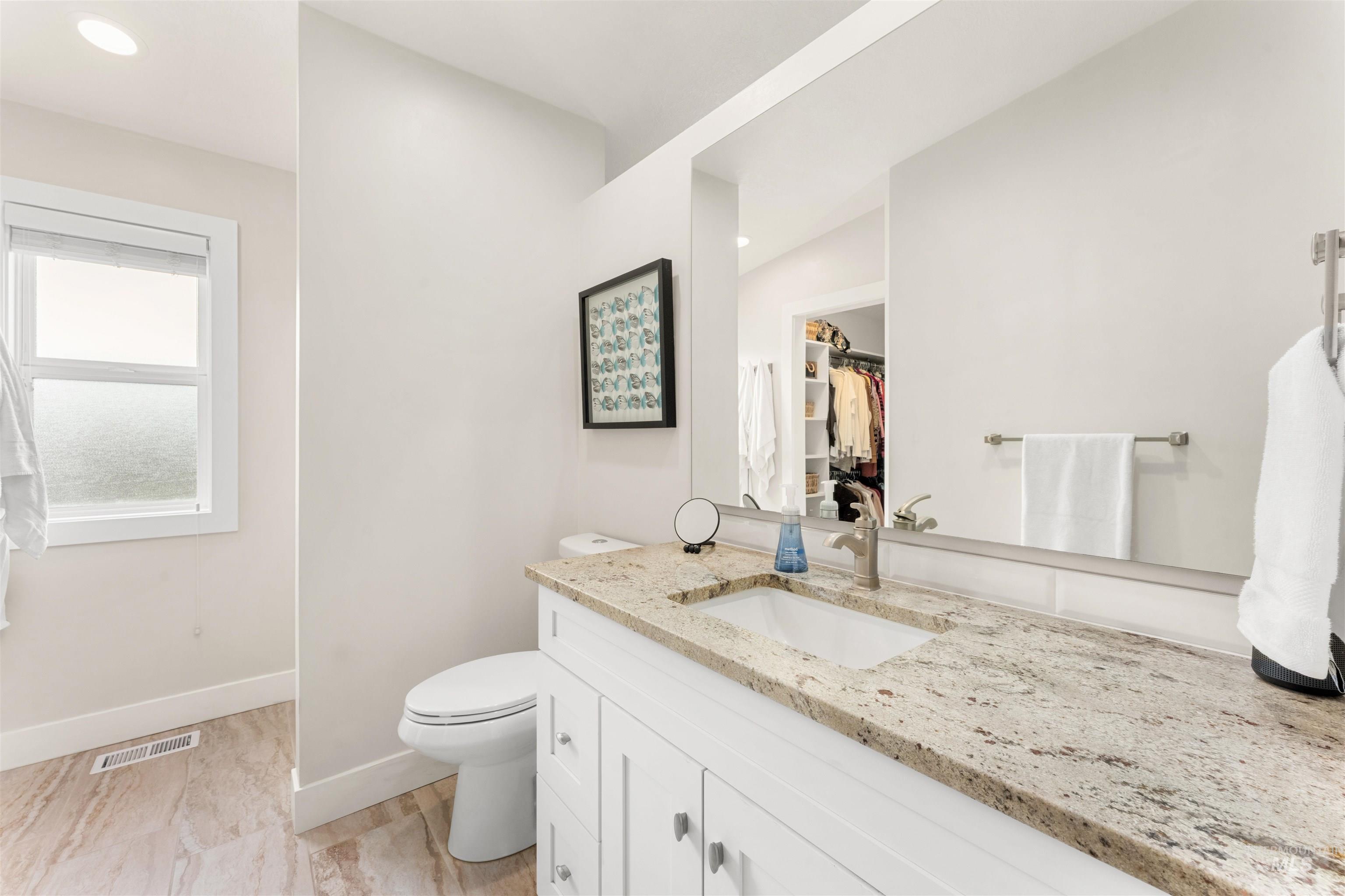 9755 W Woodland Lane, Boise, Idaho 83704, 2 Bedrooms, 2 Bathrooms, Residential For Sale, Price $390,000, 98979270