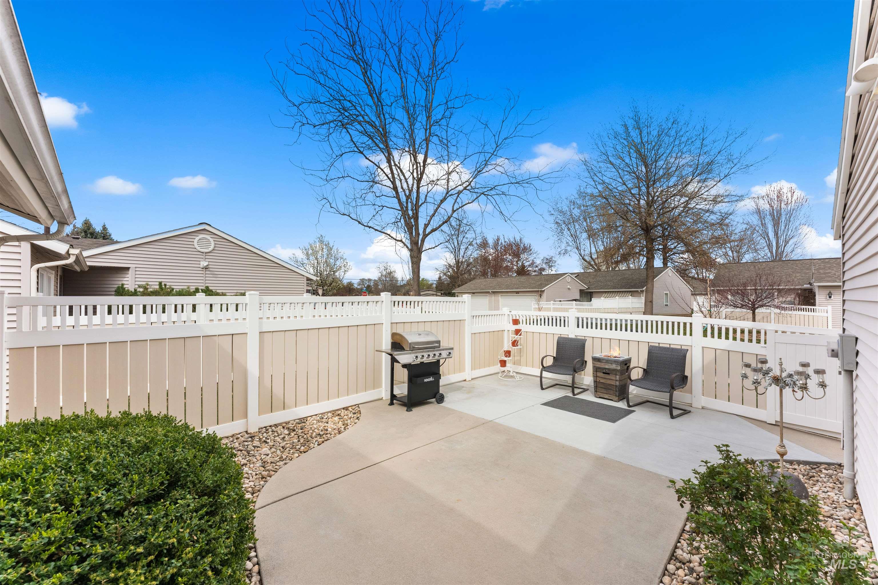 9755 W Woodland Lane, Boise, Idaho 83704, 2 Bedrooms, 2 Bathrooms, Residential For Sale, Price $390,000, 98979270