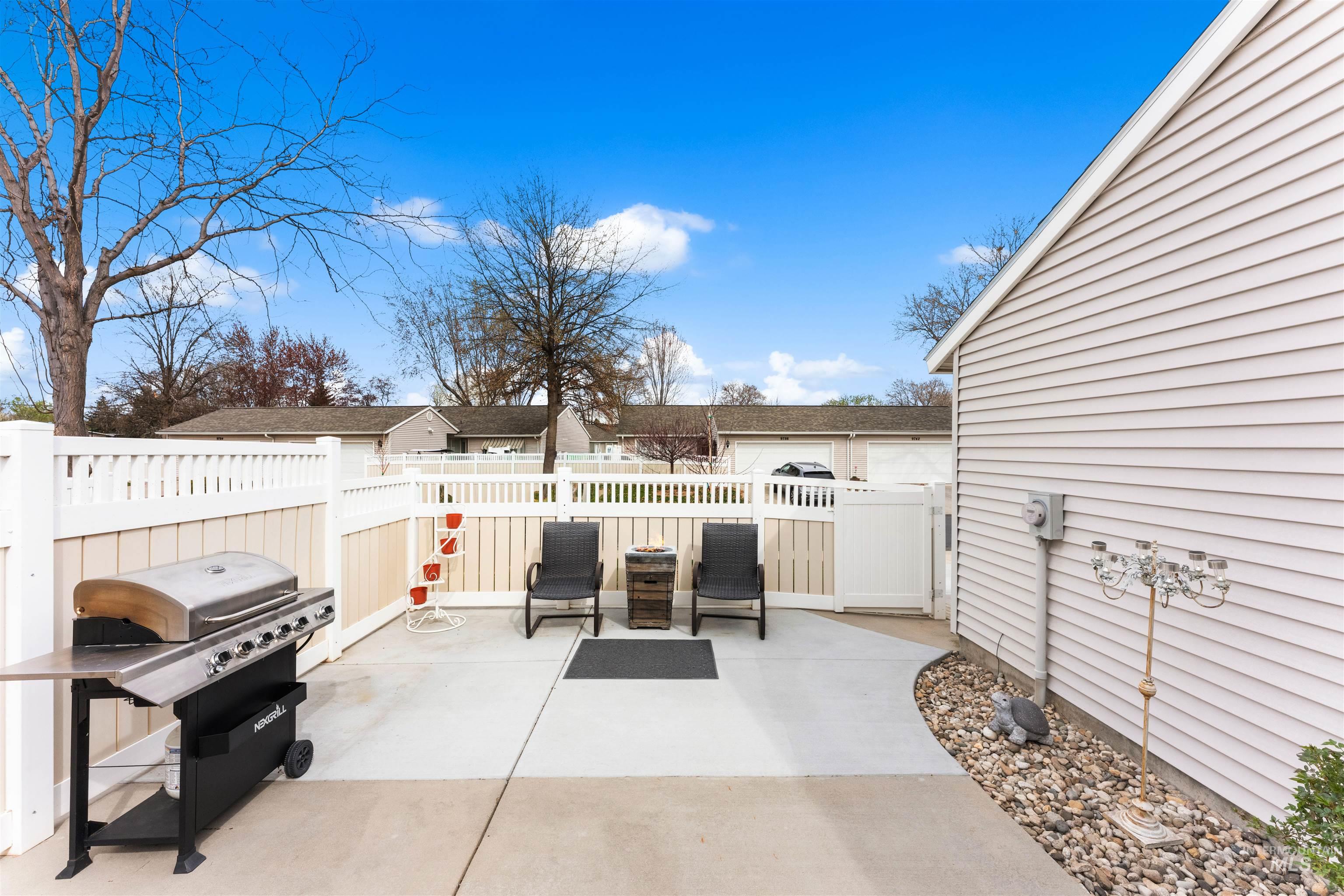 9755 W Woodland Lane, Boise, Idaho 83704, 2 Bedrooms, 2 Bathrooms, Residential For Sale, Price $390,000, 98979270