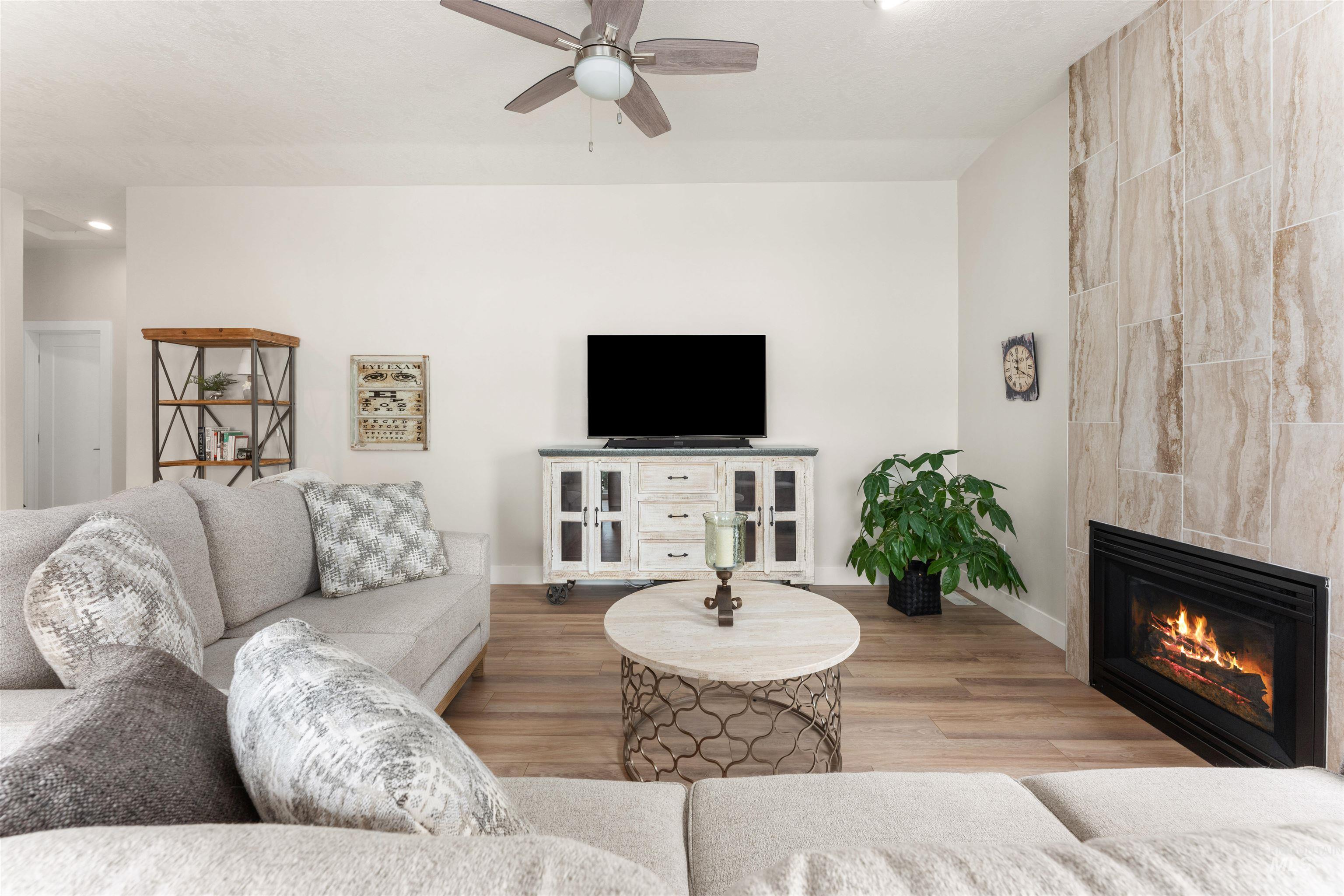 9755 W Woodland Lane, Boise, Idaho 83704, 2 Bedrooms, 2 Bathrooms, Residential For Sale, Price $390,000, 98979270