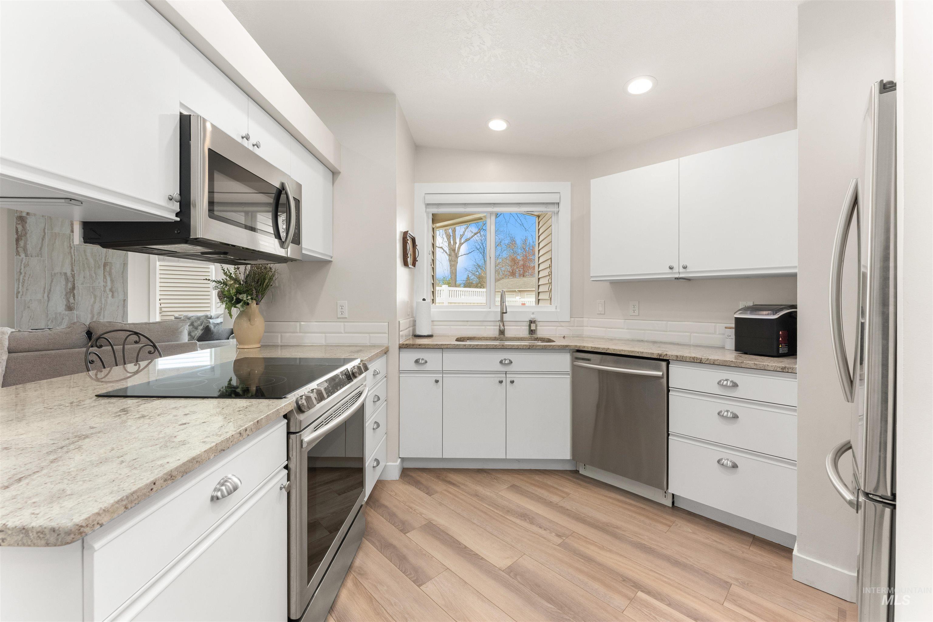 9755 W Woodland Lane, Boise, Idaho 83704, 2 Bedrooms, 2 Bathrooms, Residential For Sale, Price $390,000, 98979270