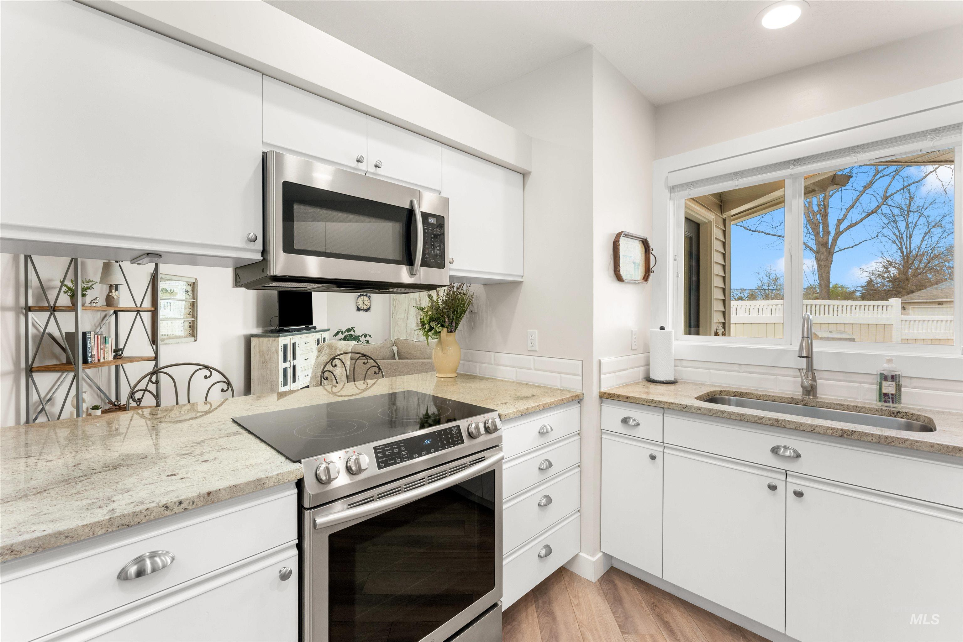 9755 W Woodland Lane, Boise, Idaho 83704, 2 Bedrooms, 2 Bathrooms, Residential For Sale, Price $390,000, 98979270