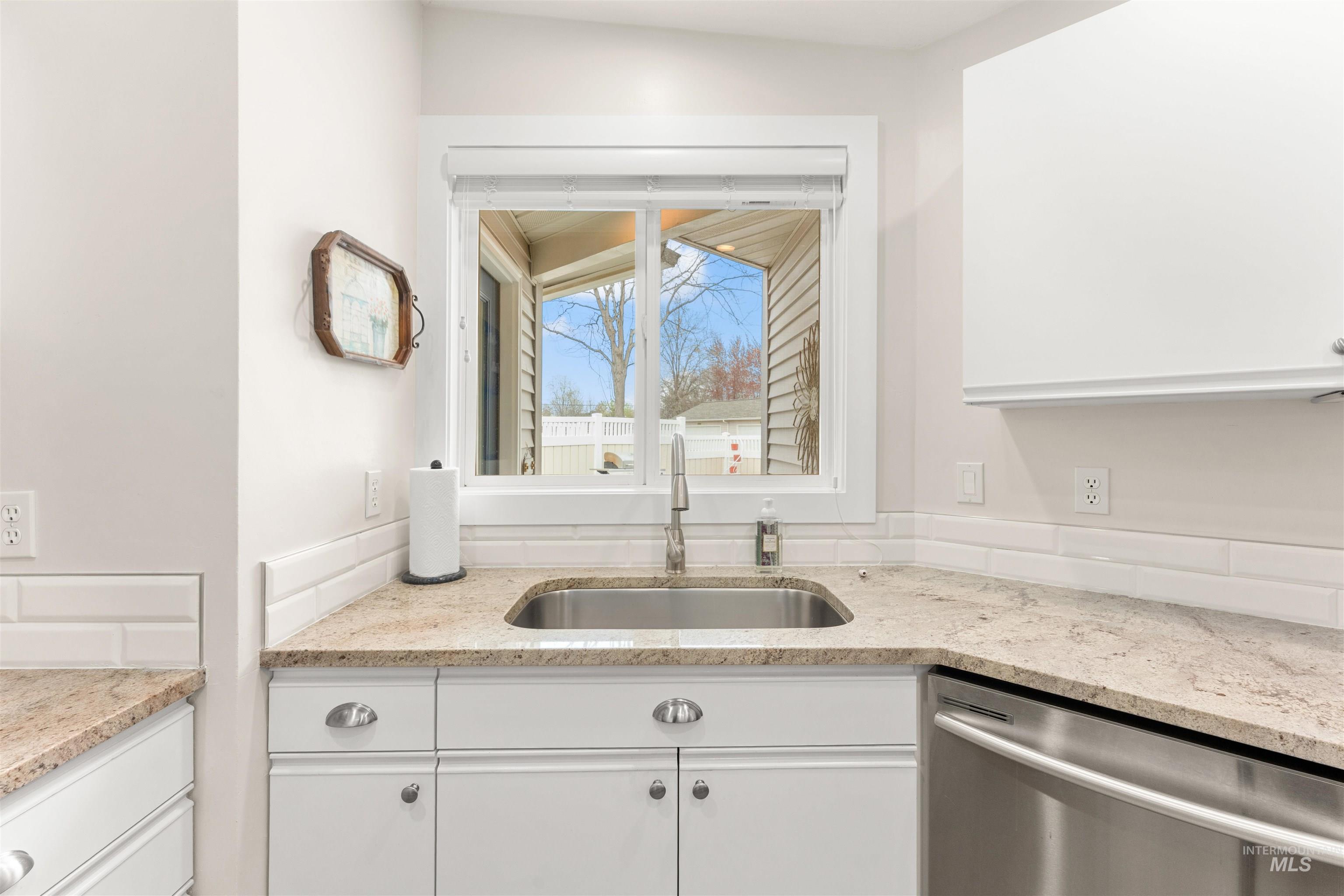 9755 W Woodland Lane, Boise, Idaho 83704, 2 Bedrooms, 2 Bathrooms, Residential For Sale, Price $390,000, 98979270