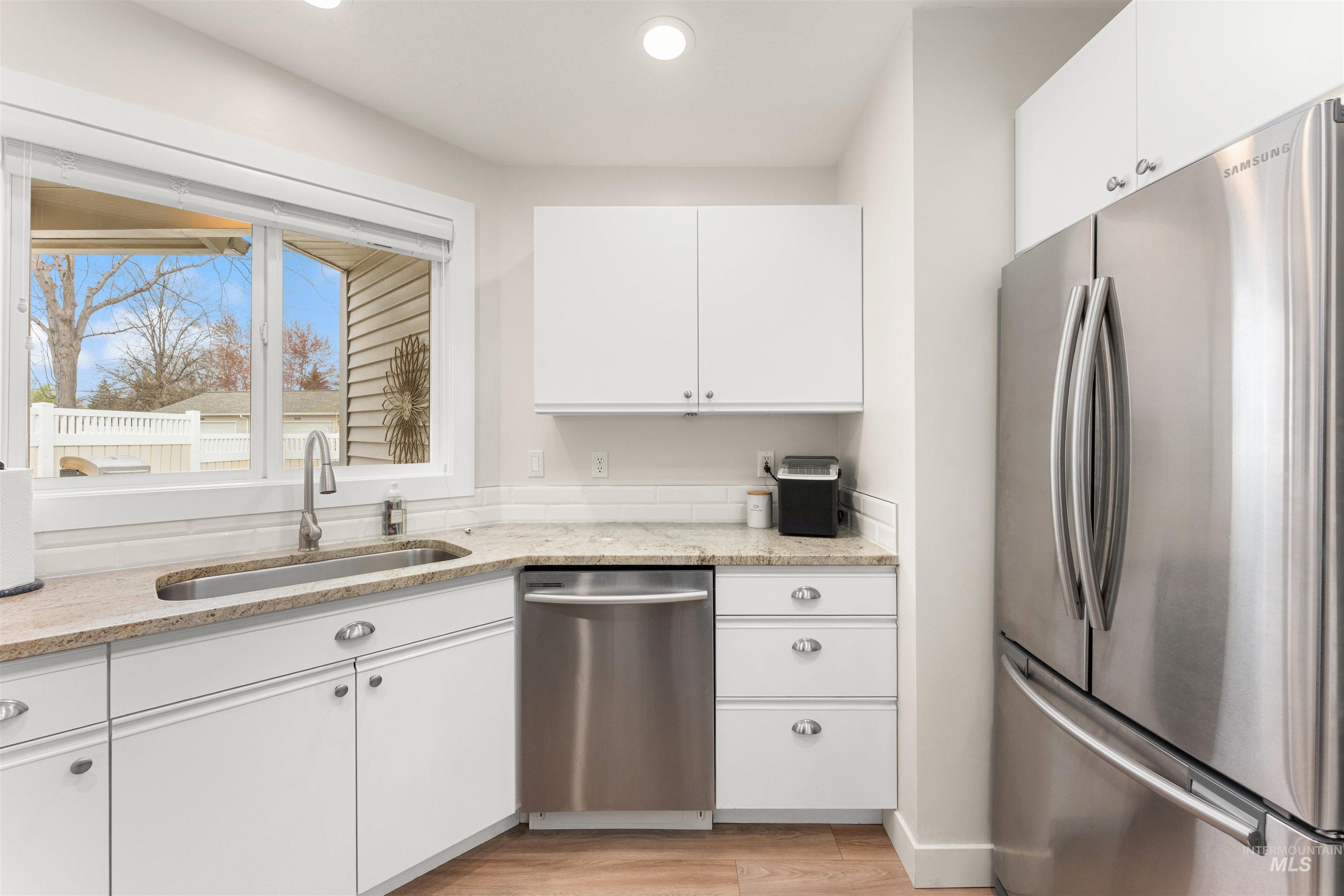 9755 W Woodland Lane, Boise, Idaho 83704, 2 Bedrooms, 2 Bathrooms, Residential For Sale, Price $390,000, 98979270