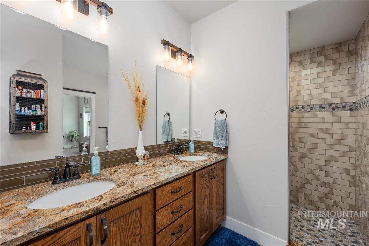 40 Bell Rapids Road, Hagerman, Idaho 83332, 2 Bedrooms, 3 Bathrooms, Residential For Sale, Price $1,480,000, 98979271