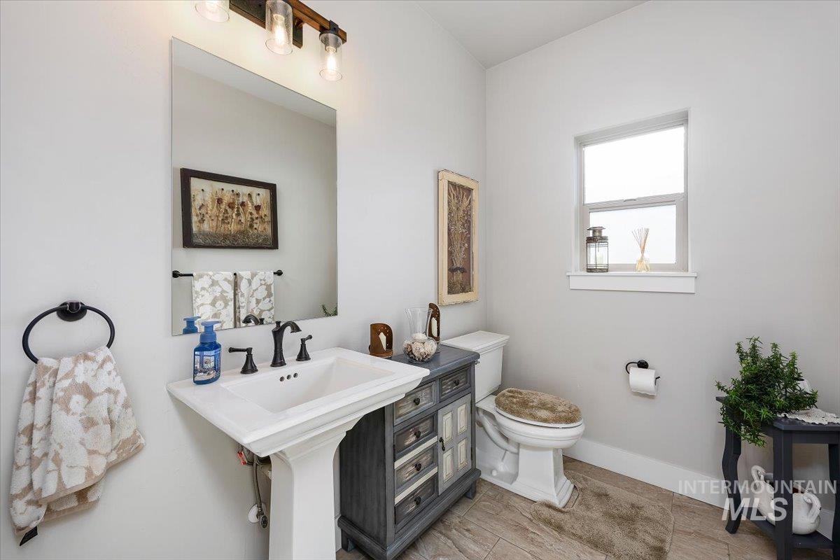 40 Bell Rapids Road, Hagerman, Idaho 83332, 2 Bedrooms, 3 Bathrooms, Residential For Sale, Price $1,480,000, 98979271