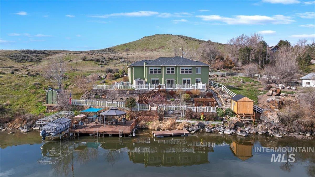 40 Bell Rapids Road, Hagerman, Idaho 83332, 2 Bedrooms, 3 Bathrooms, Residential For Sale, Price $1,480,000, 98979271
