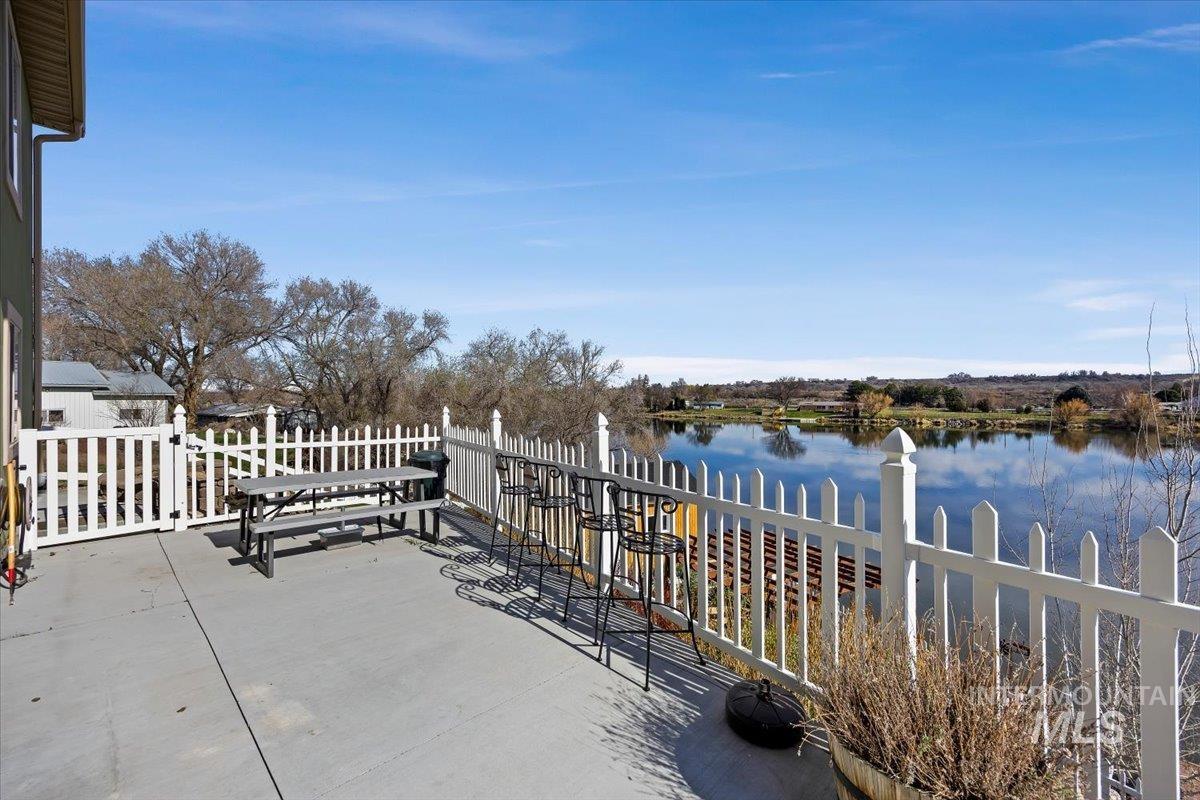 40 Bell Rapids Road, Hagerman, Idaho 83332, 2 Bedrooms, 3 Bathrooms, Residential For Sale, Price $1,480,000, 98979271