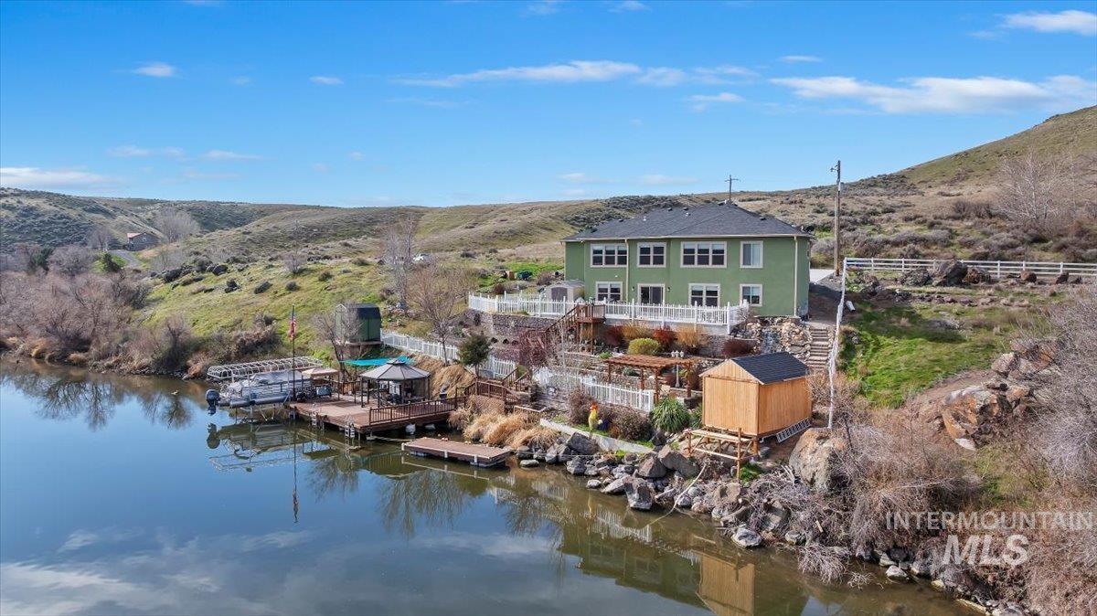 40 Bell Rapids Road, Hagerman, Idaho 83332, 2 Bedrooms, 3 Bathrooms, Residential For Sale, Price $1,480,000, 98979271