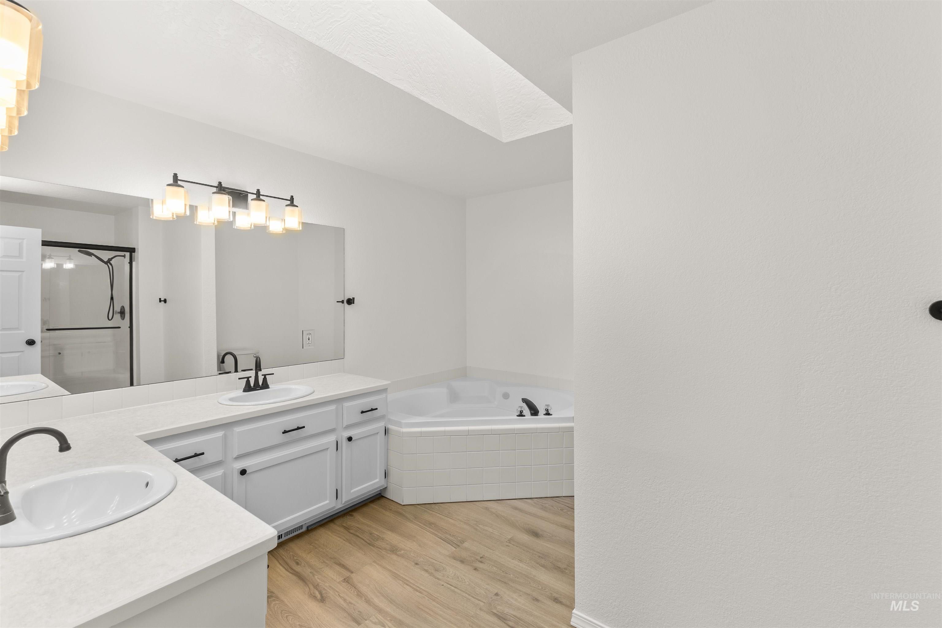 3555 W. Woodmont Dr., Meridian, Idaho 83646, 3 Bedrooms, 2 Bathrooms, Residential For Sale, Price $549,900, 98979272