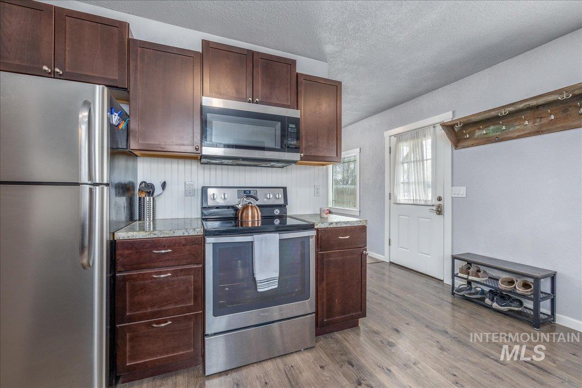 615 S 4th Ave, Caldwell, Idaho 83605, 2 Bedrooms, 1.5 Bathrooms, Residential For Sale, Price $250,000,MLS 98979275