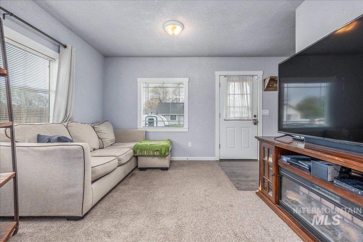 615 S 4th Ave, Caldwell, Idaho 83605, 2 Bedrooms, 1.5 Bathrooms, Residential For Sale, Price $250,000,MLS 98979275