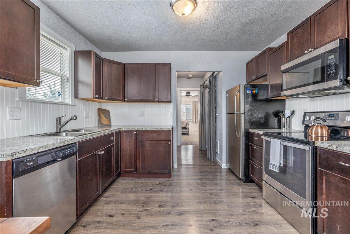 615 S 4th Ave, Caldwell, Idaho 83605, 2 Bedrooms, 1.5 Bathrooms, Residential For Sale, Price $250,000,MLS 98979275