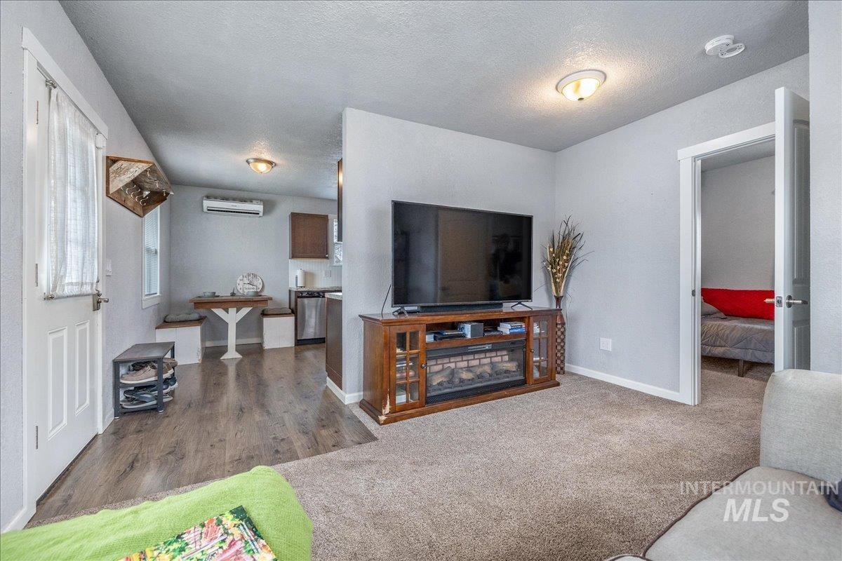 615 S 4th Ave, Caldwell, Idaho 83605, 2 Bedrooms, 1.5 Bathrooms, Residential For Sale, Price $250,000,MLS 98979275