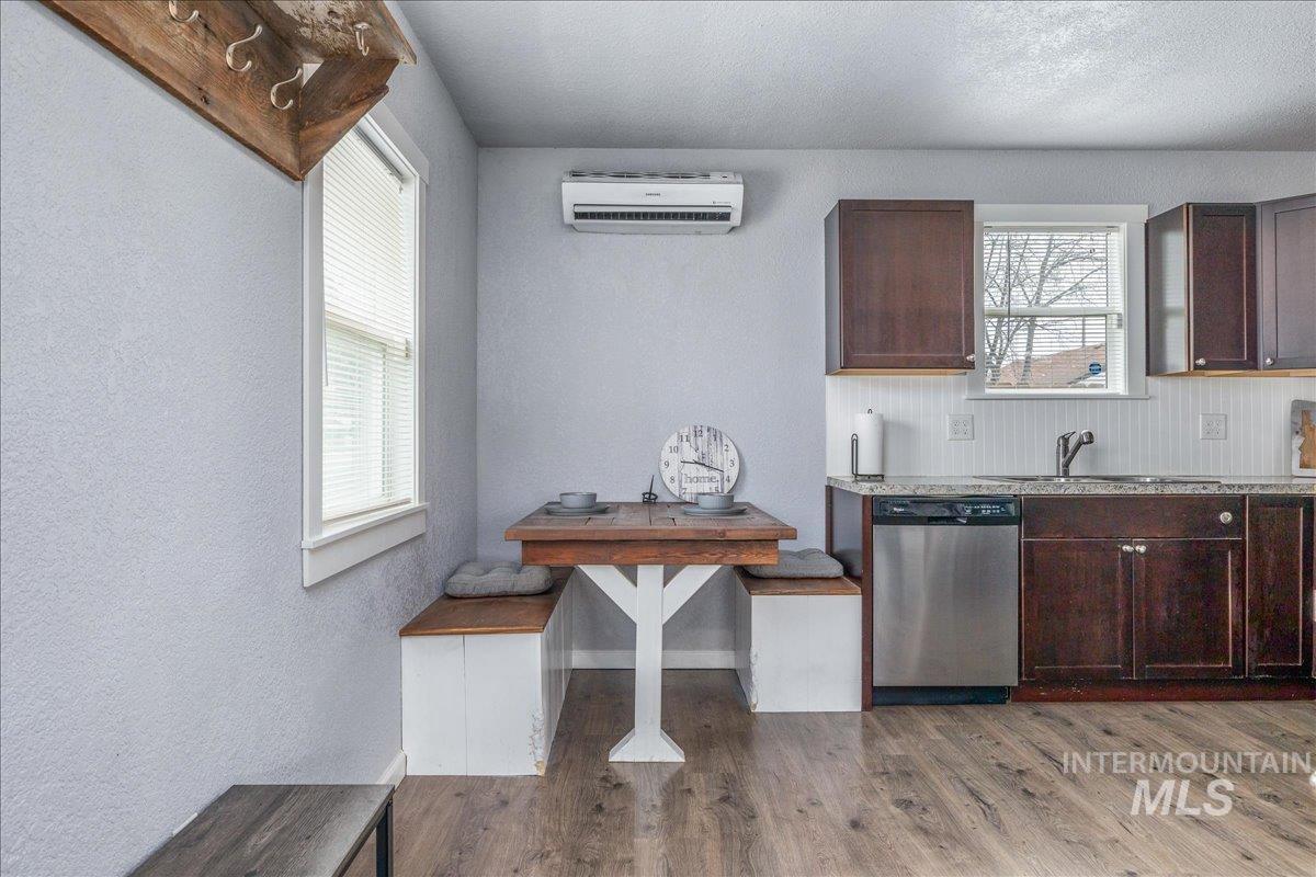 615 S 4th Ave, Caldwell, Idaho 83605, 2 Bedrooms, 1.5 Bathrooms, Residential For Sale, Price $250,000,MLS 98979275