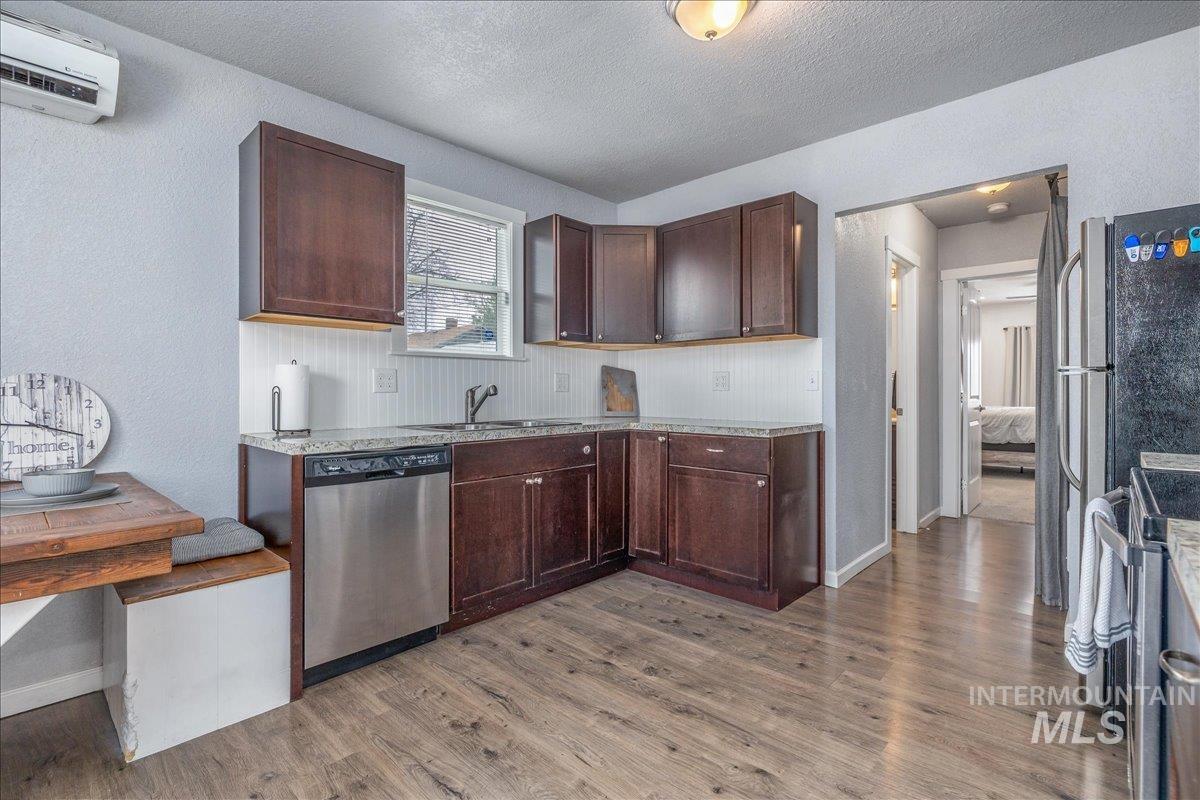 615 S 4th Ave, Caldwell, Idaho 83605, 2 Bedrooms, 1.5 Bathrooms, Residential For Sale, Price $250,000,MLS 98979275