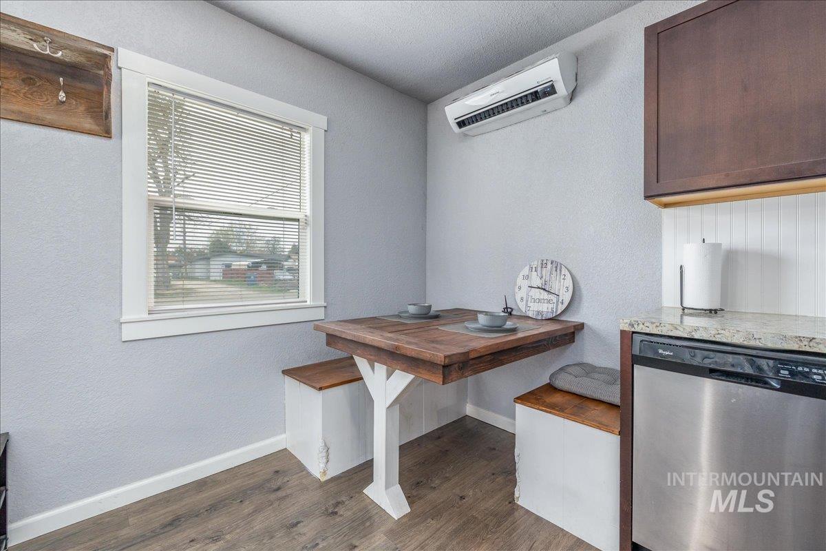 615 S 4th Ave, Caldwell, Idaho 83605, 2 Bedrooms, 1.5 Bathrooms, Residential For Sale, Price $250,000,MLS 98979275