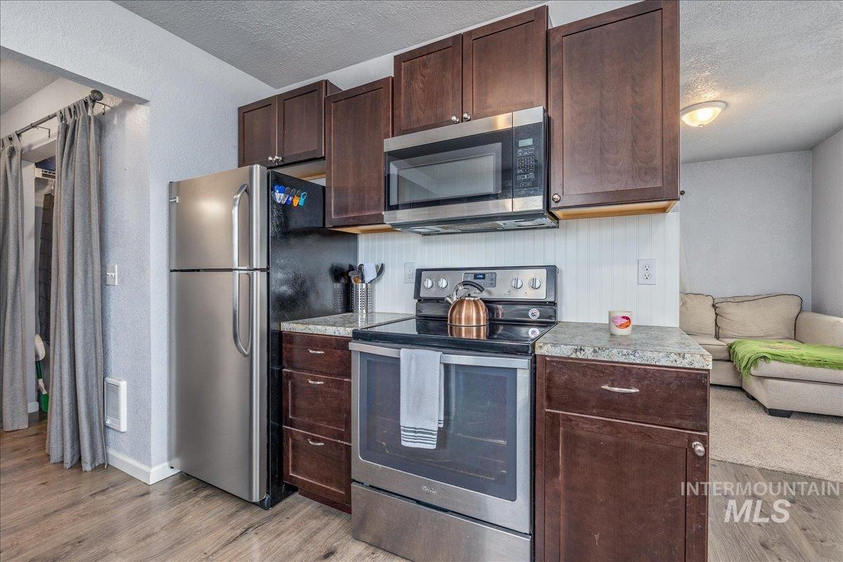 615 S 4th Ave, Caldwell, Idaho 83605, 2 Bedrooms, 1.5 Bathrooms, Residential For Sale, Price $250,000,MLS 98979275