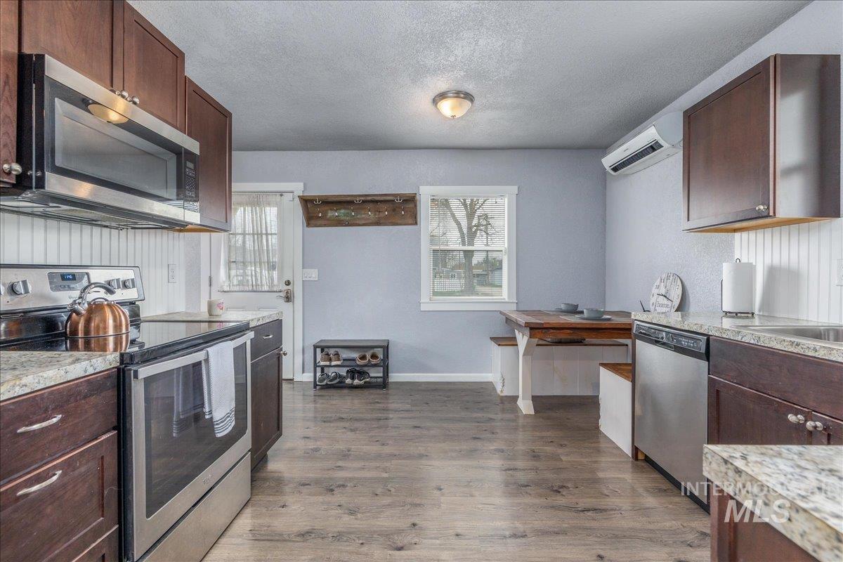 615 S 4th Ave, Caldwell, Idaho 83605, 2 Bedrooms, 1.5 Bathrooms, Residential For Sale, Price $250,000,MLS 98979275