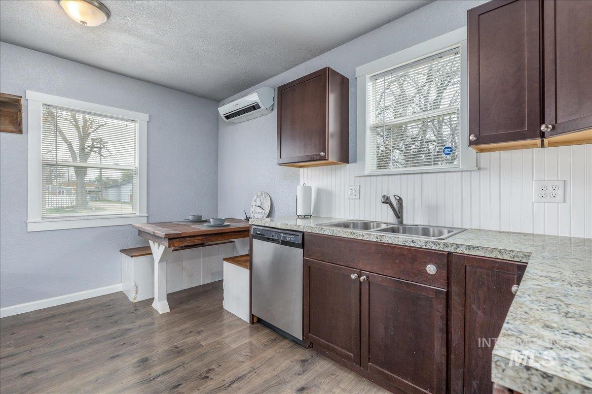 615 S 4th Ave, Caldwell, Idaho 83605, 2 Bedrooms, 1.5 Bathrooms, Residential For Sale, Price $250,000,MLS 98979275