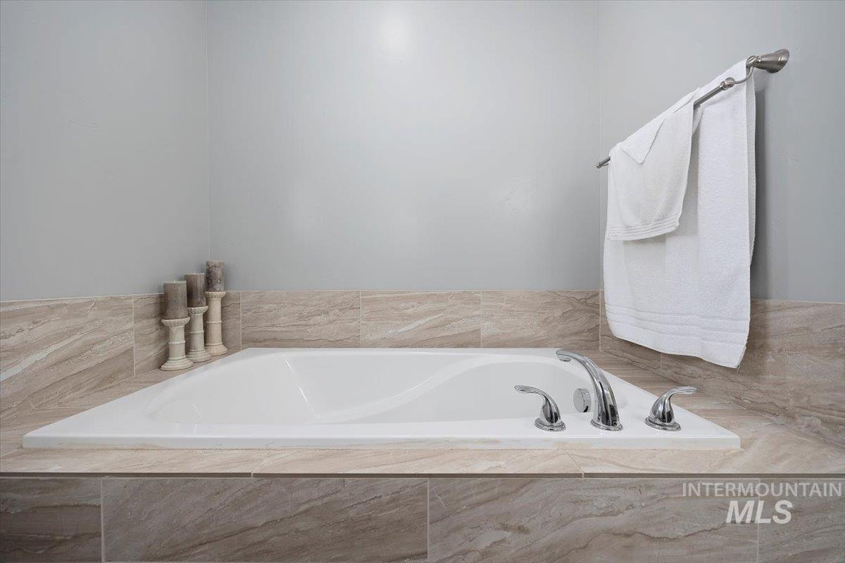 820 Owl Ct, Jerome, Idaho 83338, 3 Bedrooms, 2 Bathrooms, Residential For Sale, Price $429,900, 98979282