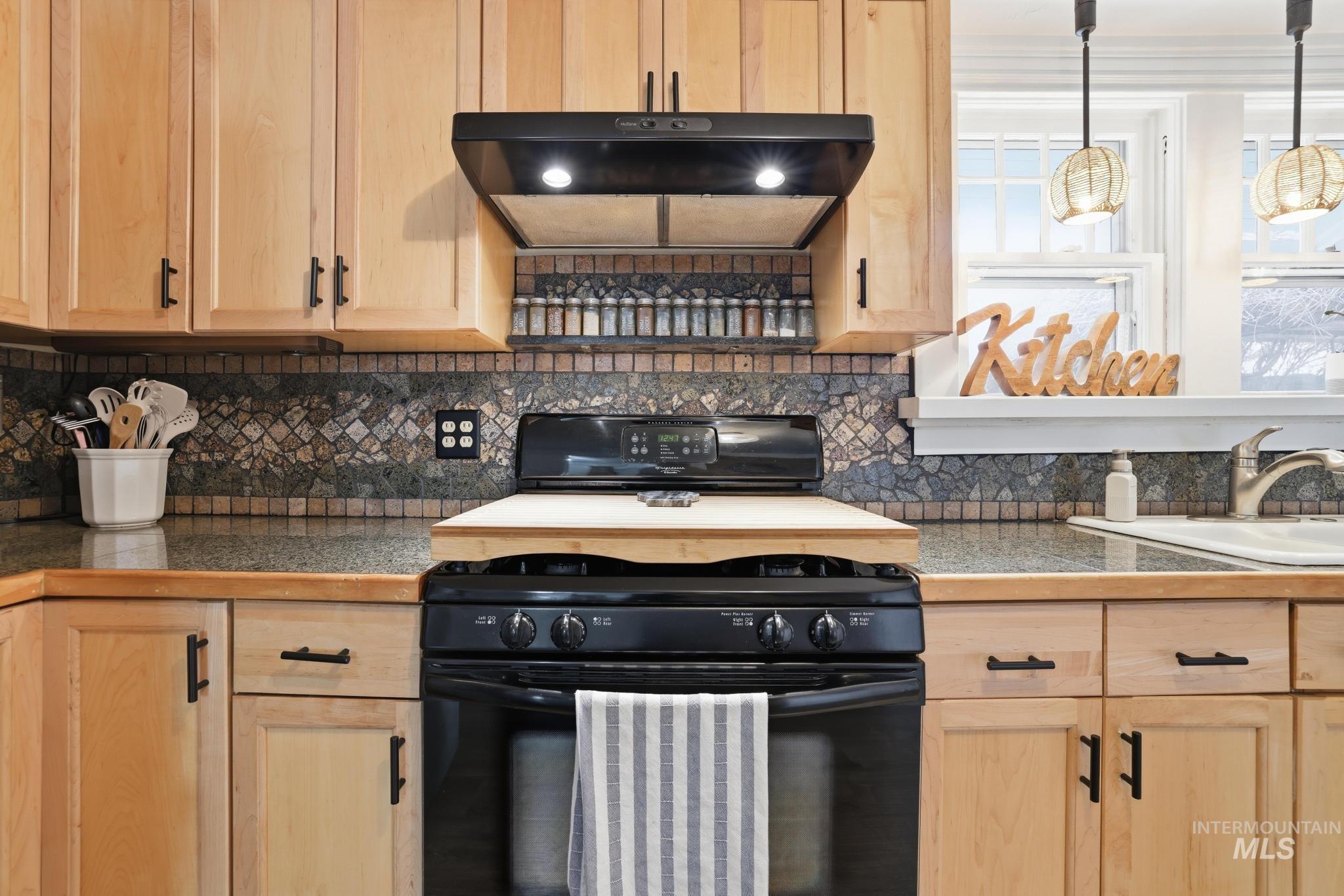 502 6th Street, Filer, Idaho 83328, 3 Bedrooms, 1 Bathroom, Residential For Sale, Price $325,000, 98979285