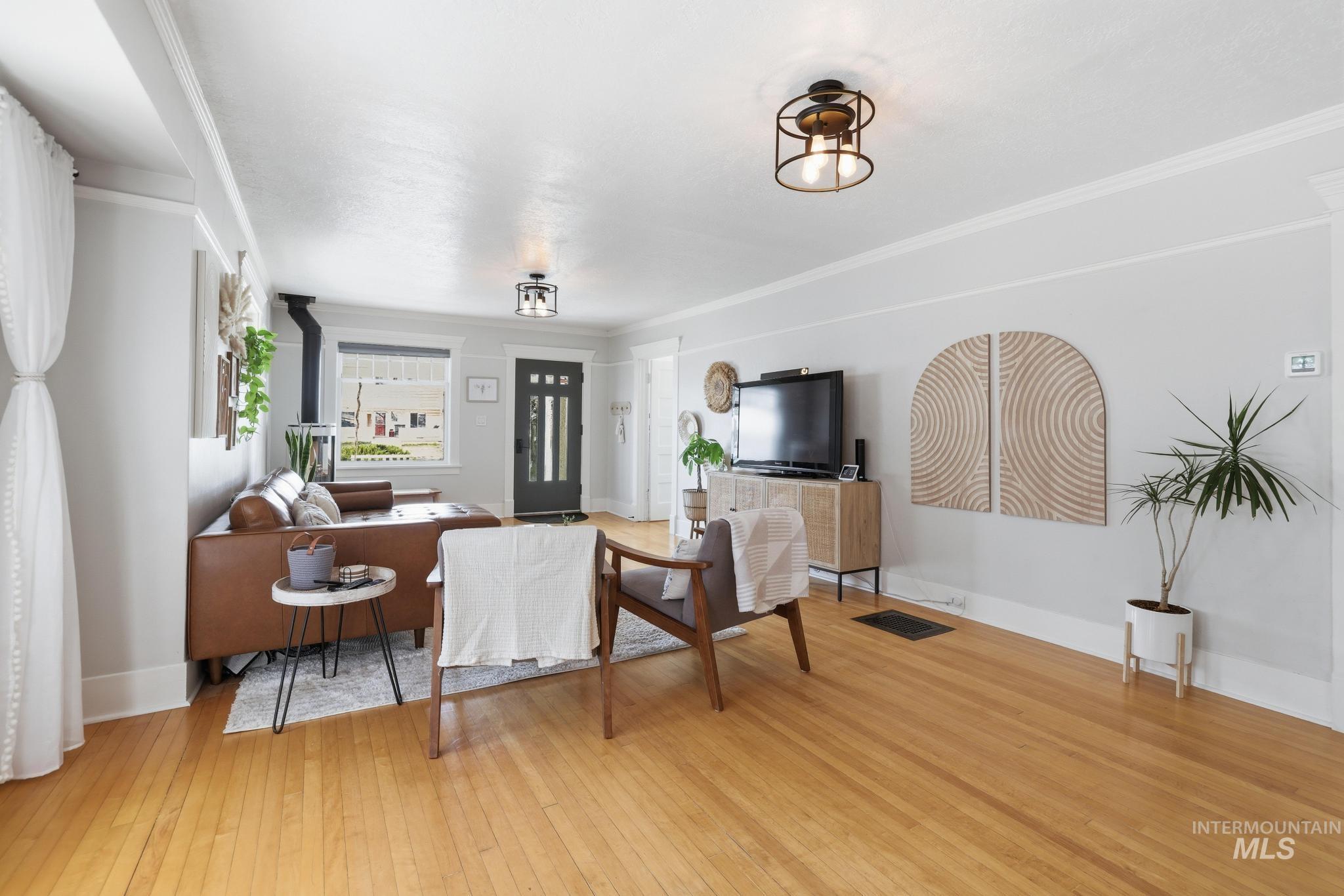 502 6th Street, Filer, Idaho 83328, 3 Bedrooms, 1 Bathroom, Residential For Sale, Price $325,000, 98979285