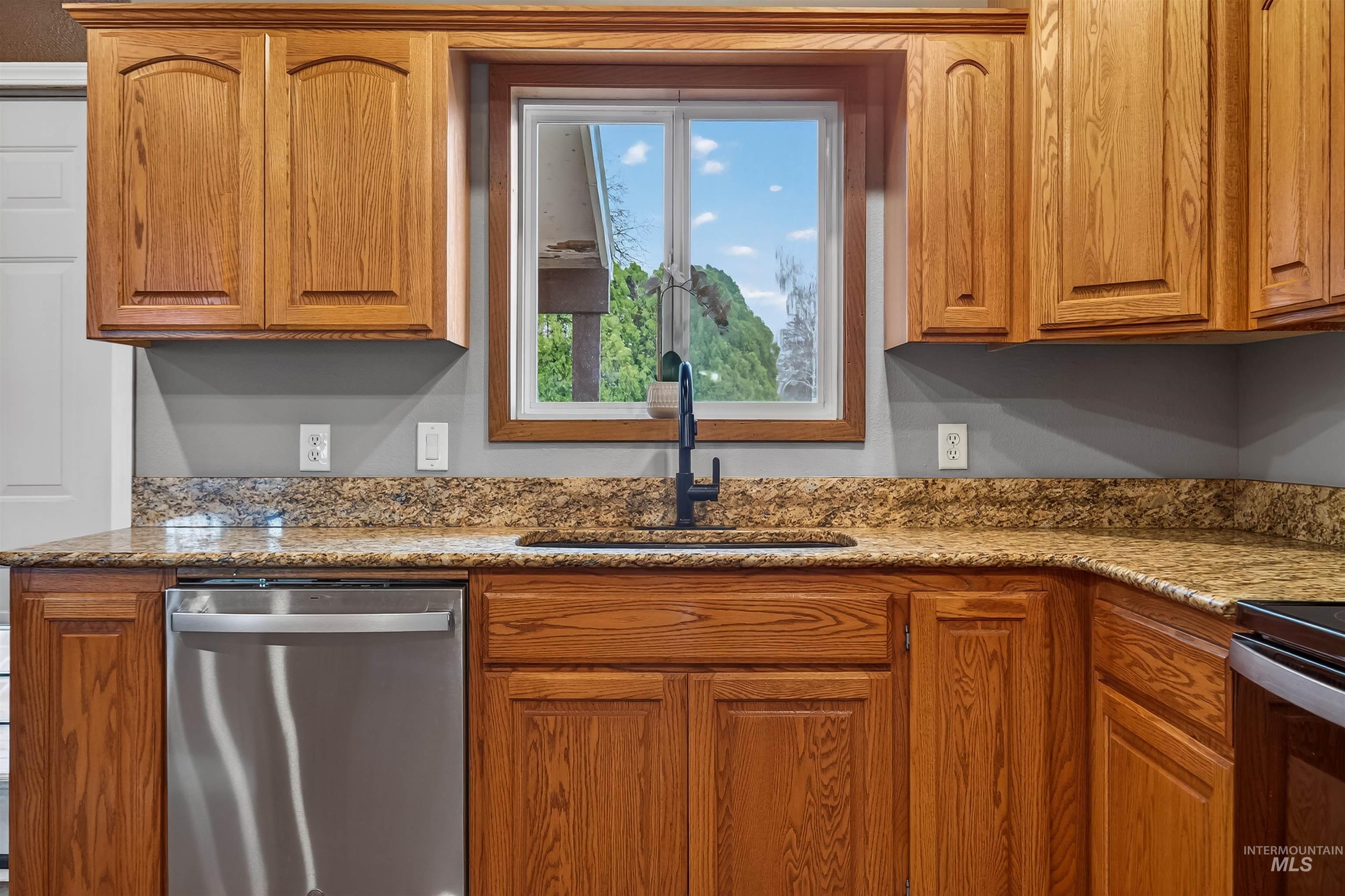 3725 11th Street, Lewiston, Idaho 83501, 4 Bedrooms, 3 Bathrooms, Residential For Sale, Price $439,000, 98979290