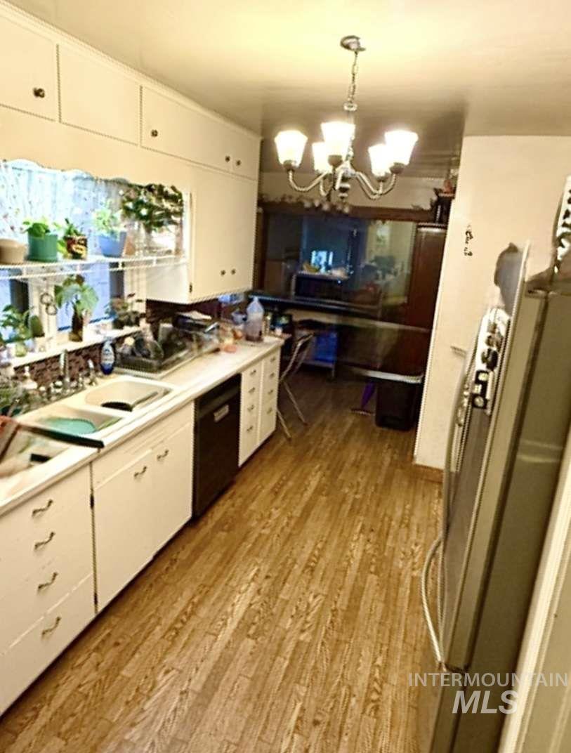 203 9Th Ave, Twin Falls, Idaho 83301, 5 Bedrooms, 3 Bathrooms, Residential For Sale, Price $329,900,MLS 98979296