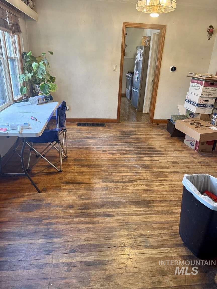 203 9Th Ave, Twin Falls, Idaho 83301, 5 Bedrooms, 3 Bathrooms, Residential For Sale, Price $329,900,MLS 98979296