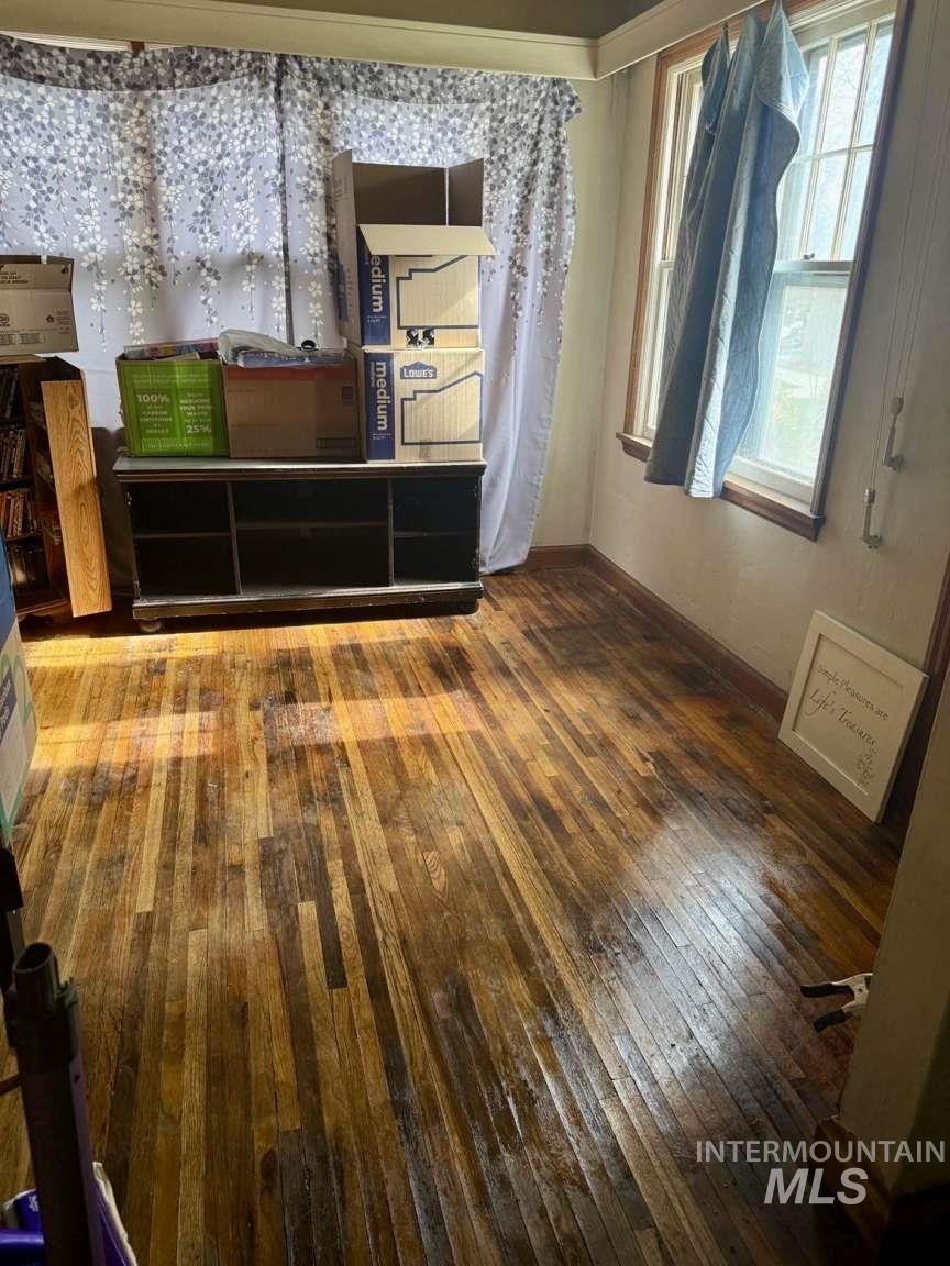 203 9Th Ave, Twin Falls, Idaho 83301, 5 Bedrooms, 3 Bathrooms, Residential For Sale, Price $329,900,MLS 98979296