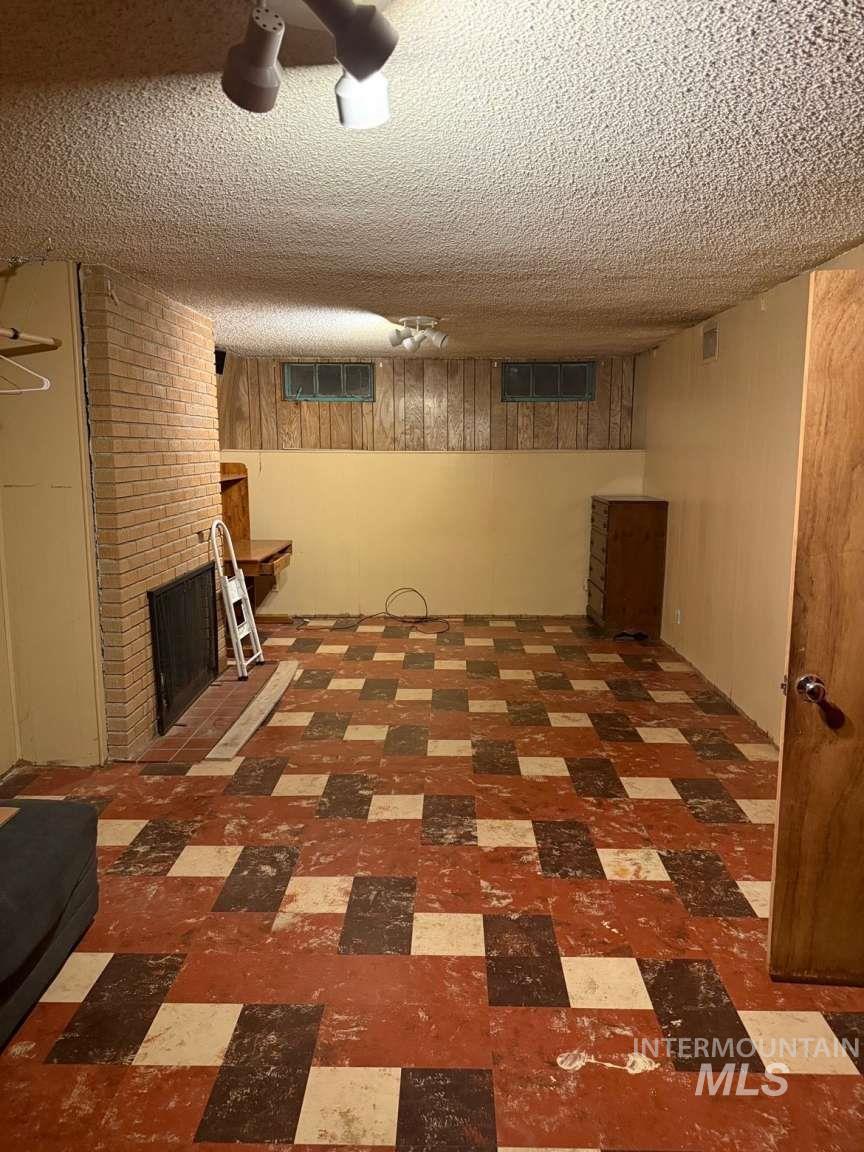 203 9Th Ave, Twin Falls, Idaho 83301, 5 Bedrooms, 3 Bathrooms, Residential For Sale, Price $329,900,MLS 98979296