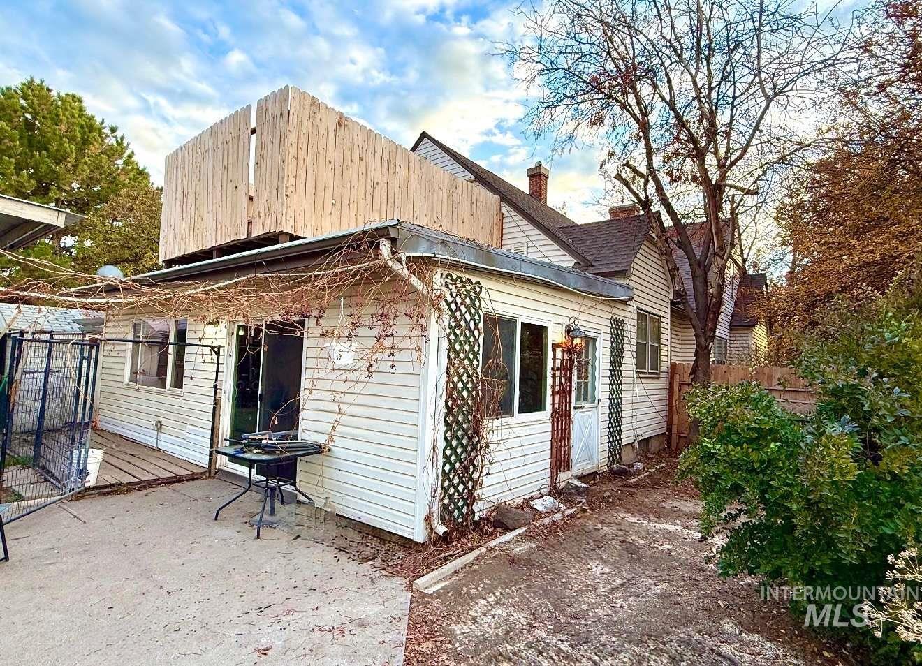 203 9Th Ave, Twin Falls, Idaho 83301, 5 Bedrooms, 3 Bathrooms, Residential For Sale, Price $329,900,MLS 98979296