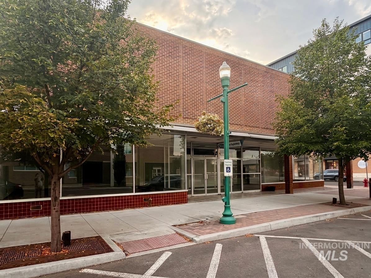 202 Main Avenue South, Twin Falls, Idaho 83301, Business/Commercial For Sale, Price $154,292, 98979301