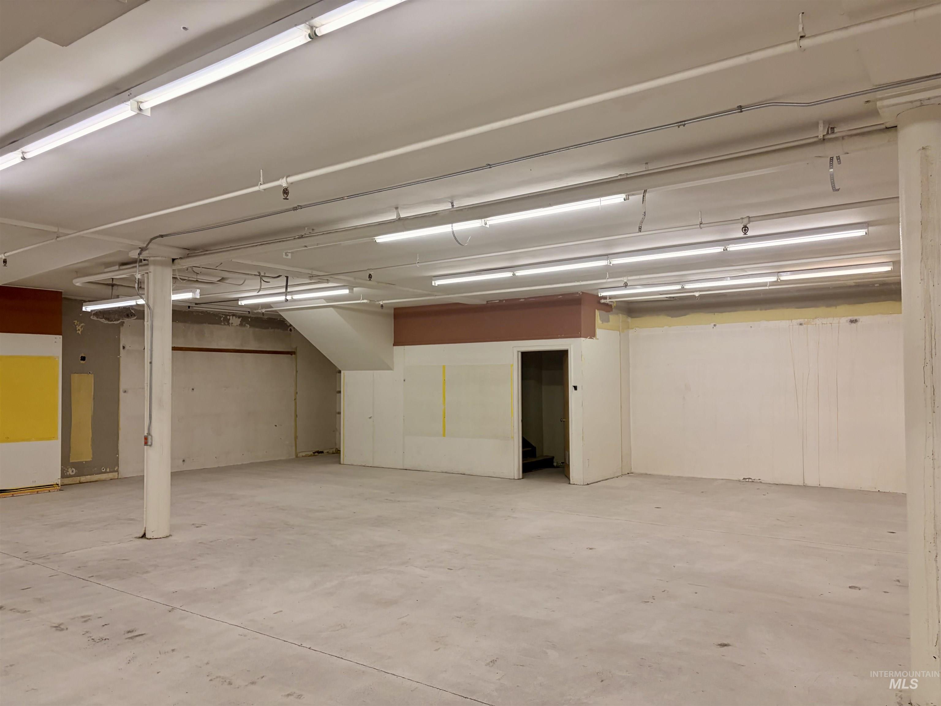 202 Main Avenue South, Twin Falls, Idaho 83301, Business/Commercial For Sale, Price $154,292, 98979301