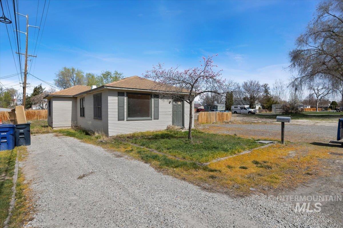 481 Borah Ave, Twin Falls, Idaho 83301, 2 Bedrooms, 1 Bathroom, Residential For Sale, Price $195,000,MLS 98979304