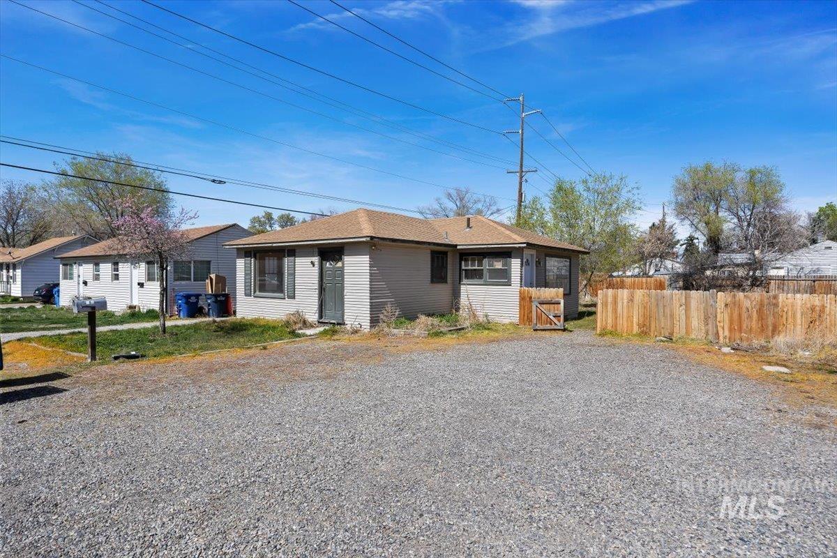 481 Borah Ave, Twin Falls, Idaho 83301, 2 Bedrooms, 1 Bathroom, Residential For Sale, Price $195,000,MLS 98979304