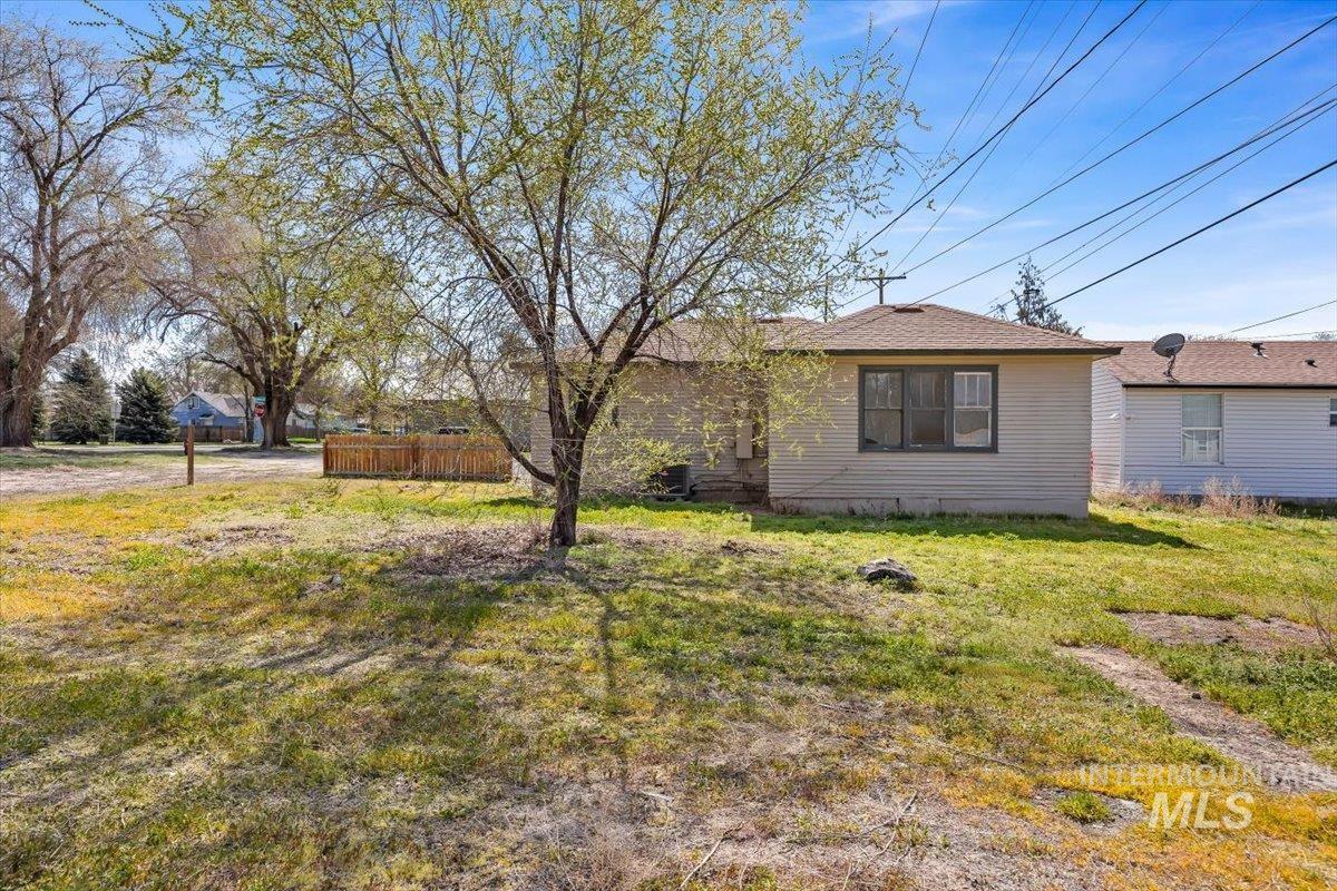 481 Borah Ave, Twin Falls, Idaho 83301, 2 Bedrooms, 1 Bathroom, Residential For Sale, Price $195,000,MLS 98979304