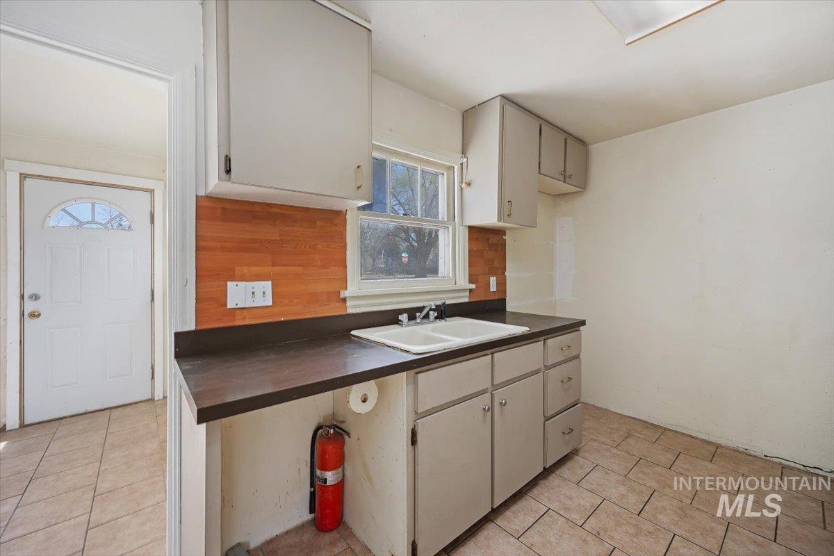 481 Borah Ave, Twin Falls, Idaho 83301, 2 Bedrooms, 1 Bathroom, Residential For Sale, Price $195,000,MLS 98979304