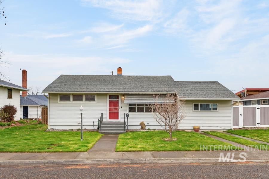 1115 5th Street, Clarkston, Washington 99403, 2 Bedrooms, 1 Bathroom, Residential For Sale, Price $297,000,MLS 98979307