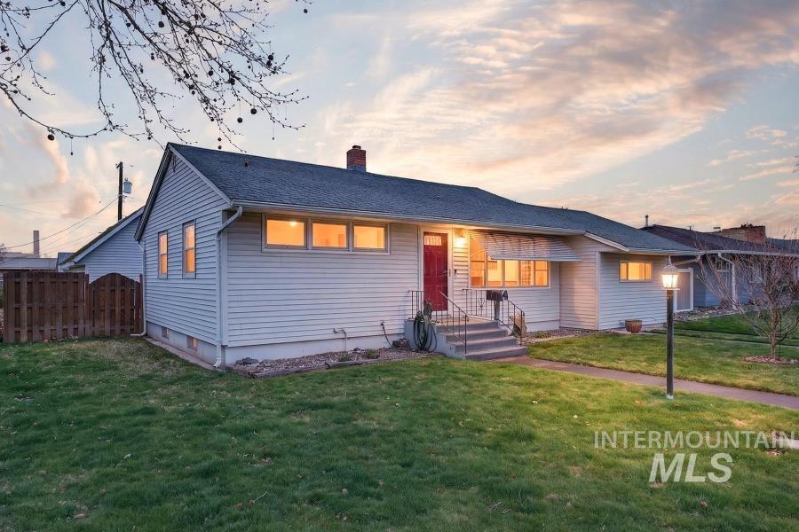 1115 5th Street, Clarkston, Washington 99403, 2 Bedrooms, 1 Bathroom, Residential For Sale, Price $297,000,MLS 98979307