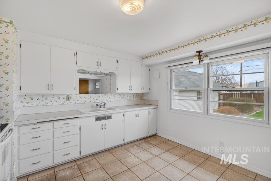 1115 5th Street, Clarkston, Washington 99403, 2 Bedrooms, 1 Bathroom, Residential For Sale, Price $297,000,MLS 98979307