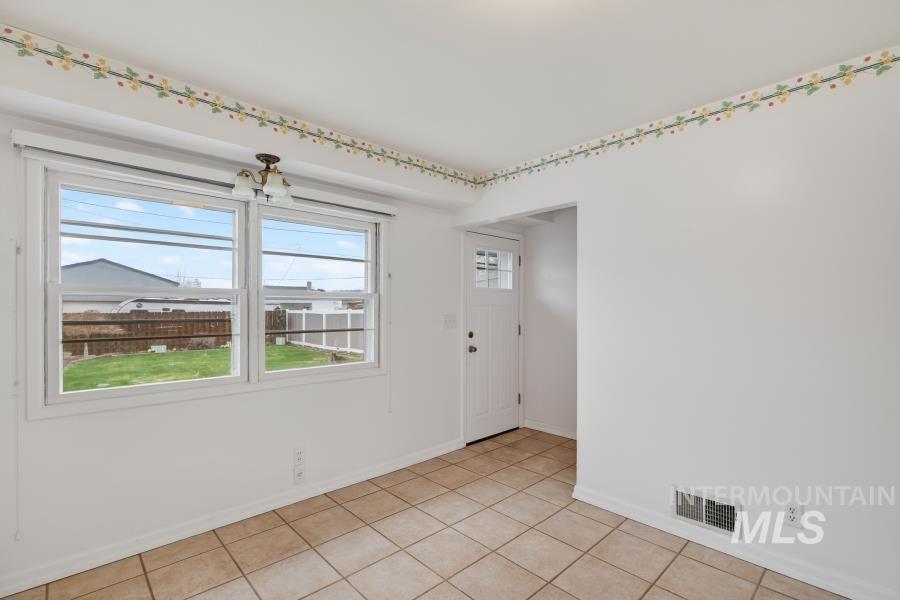 1115 5th Street, Clarkston, Washington 99403, 2 Bedrooms, 1 Bathroom, Residential For Sale, Price $297,000,MLS 98979307