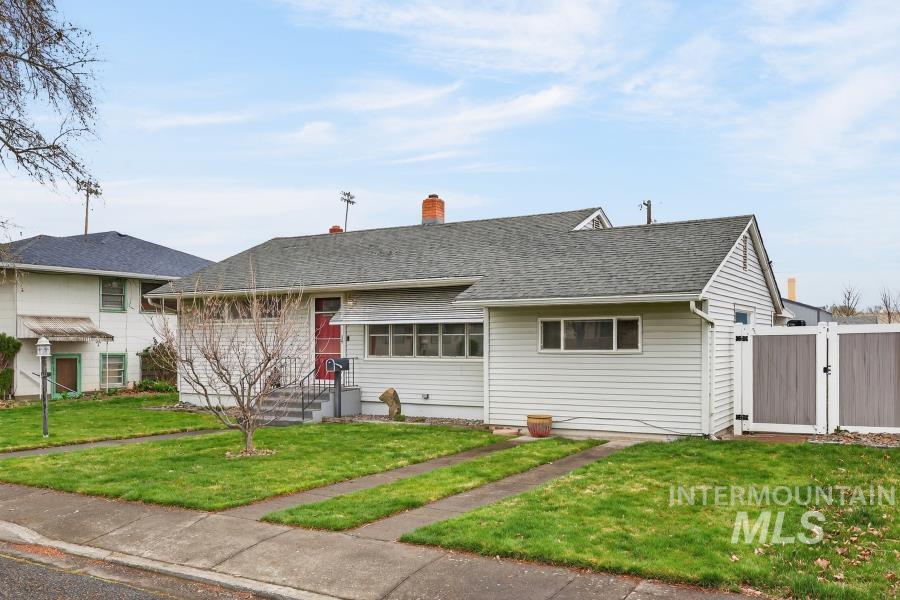 1115 5th Street, Clarkston, Washington 99403, 2 Bedrooms, 1 Bathroom, Residential For Sale, Price $297,000,MLS 98979307