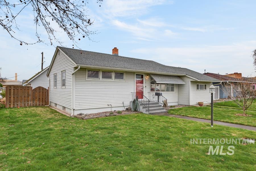 1115 5th Street, Clarkston, Washington 99403, 2 Bedrooms, 1 Bathroom, Residential For Sale, Price $297,000,MLS 98979307