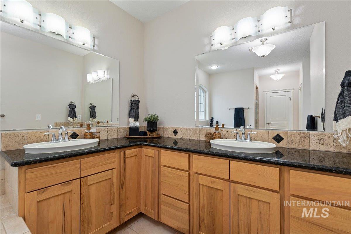 3758 S Merrivale Way, Meridian, Idaho 83642-9230, 4 Bedrooms, 4 Bathrooms, Residential For Sale, Price $899,900,MLS 98979312