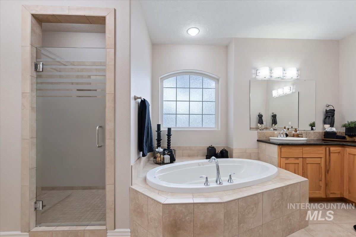 3758 S Merrivale Way, Meridian, Idaho 83642-9230, 4 Bedrooms, 4 Bathrooms, Residential For Sale, Price $899,900, 98979312